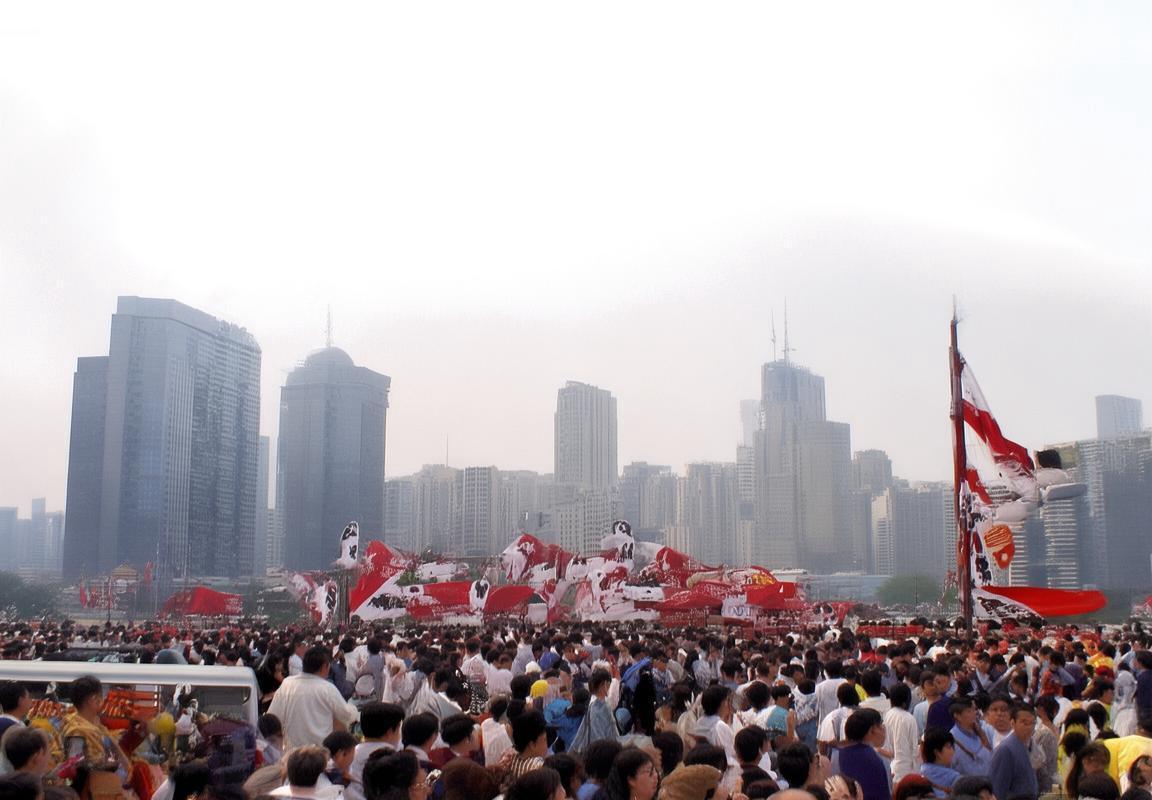 Sacrifice》S15全球总决赛主题曲引争议：名人堂选手聚焦与竞技精神淡化成焦点